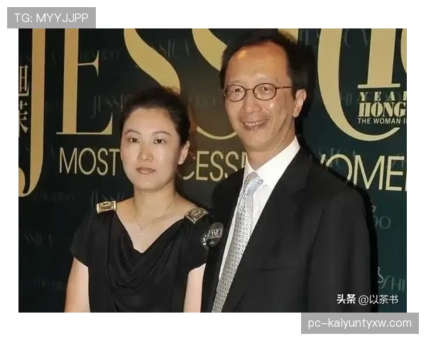 伏明霞随手一张家照，豪气得让我这个月工资都像零头