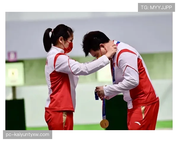 庞伟训练完随手吃俩鸡蛋，这自律谁顶得住啊